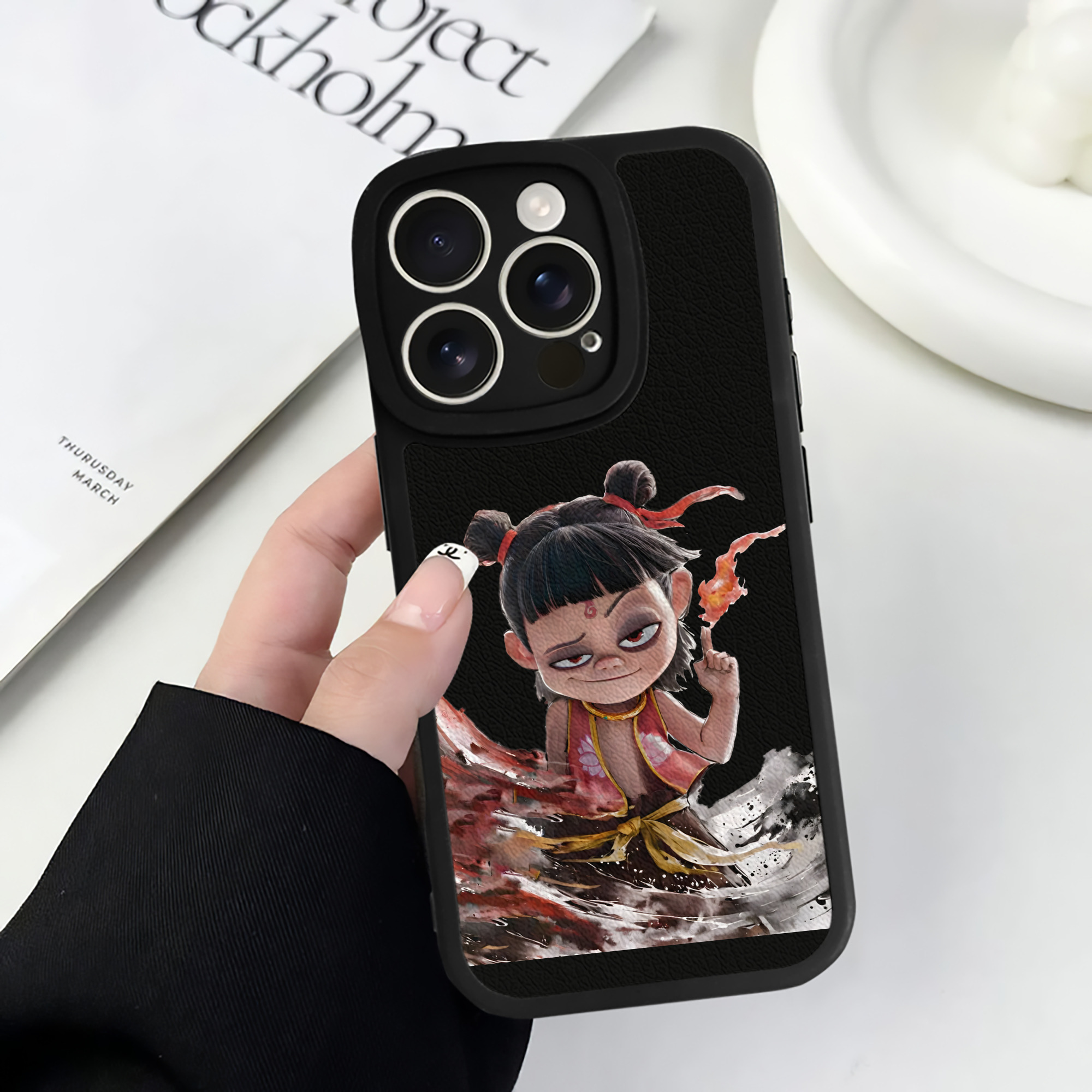 （画像用） Ne Zha 2 ナタ 魔童の大暴れ 【iPhone 16シリーズ対応】シリコンスマホケース（レザー調） 材質：シリコン